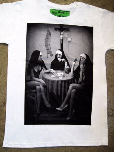 Imagen de camiseta tres monjas